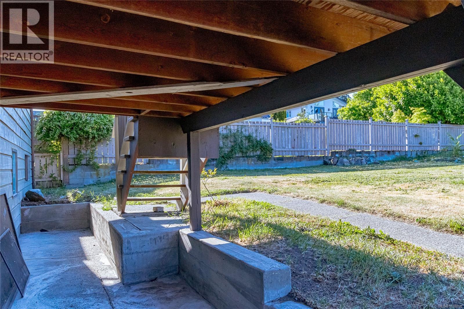 1389 Hastings St - Image 44