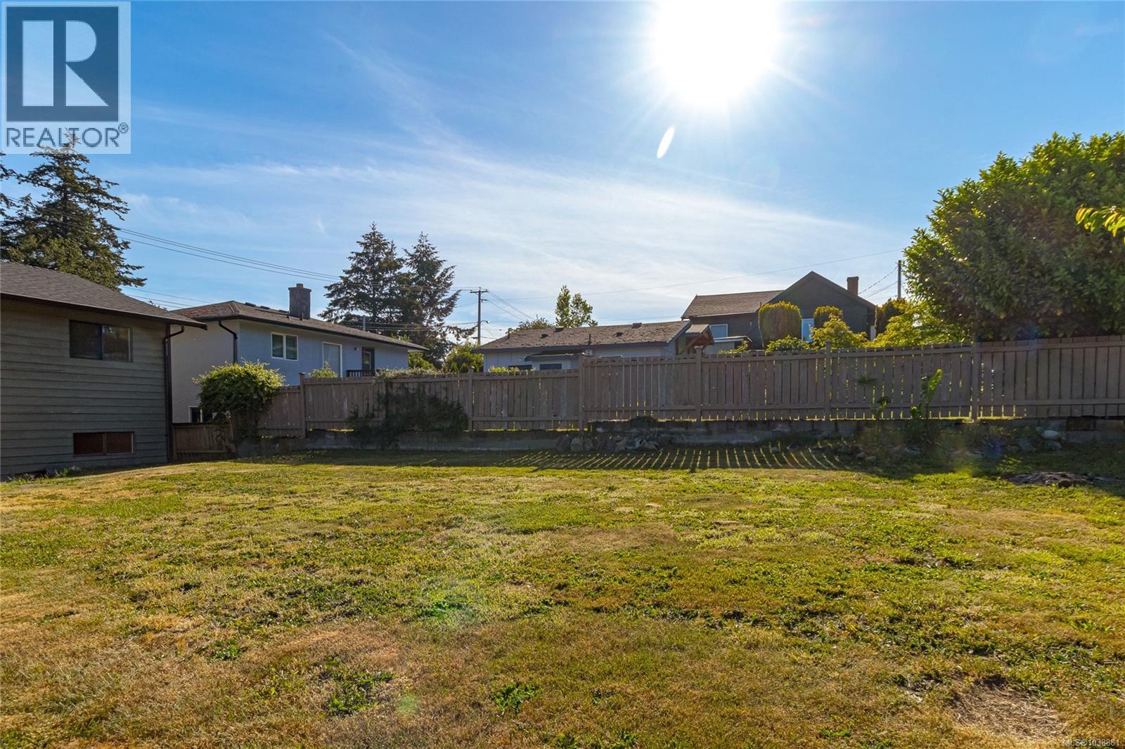 1389 Hastings St - Image 40