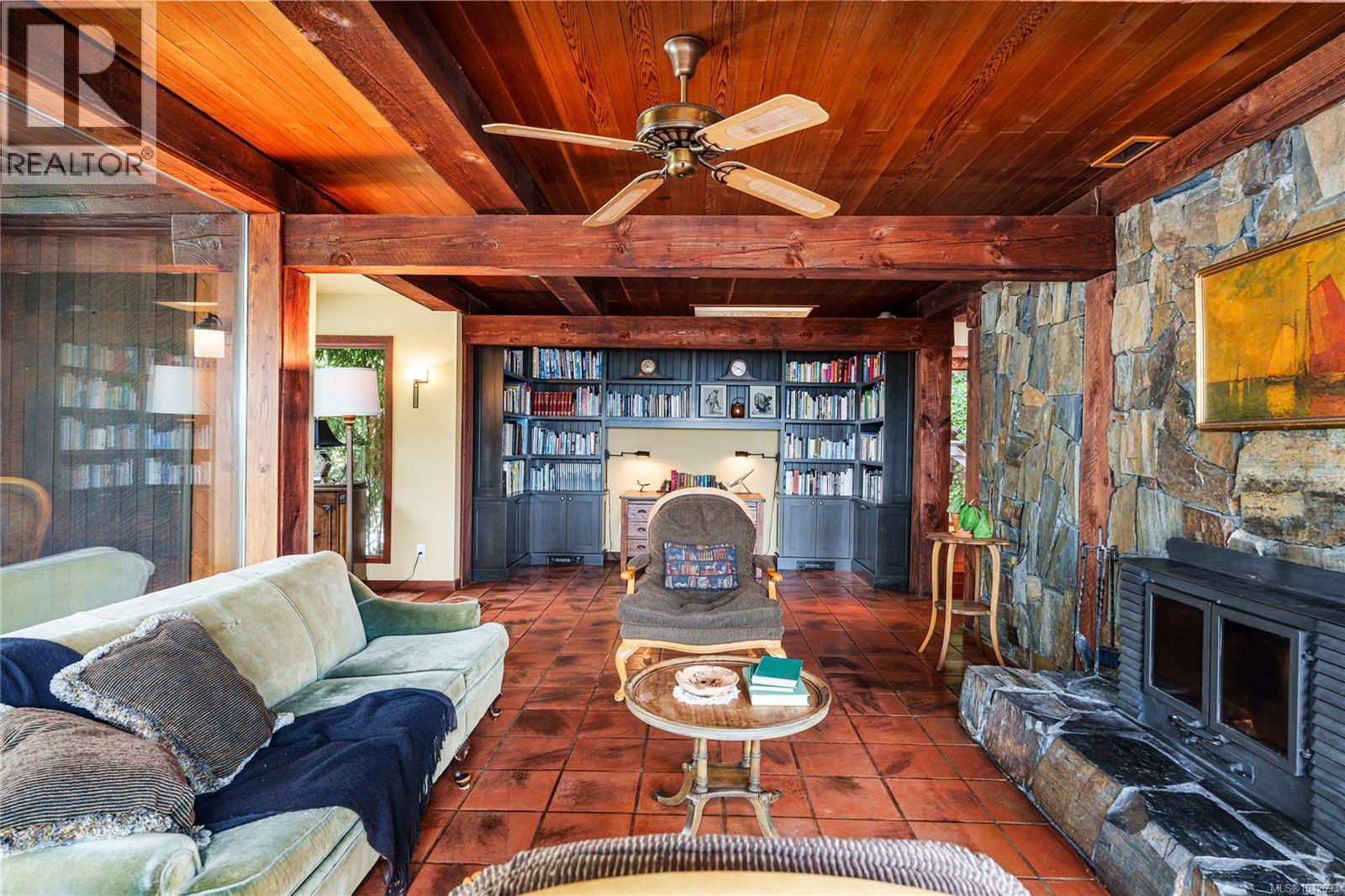 939 Khenipsen Rd - Image 13