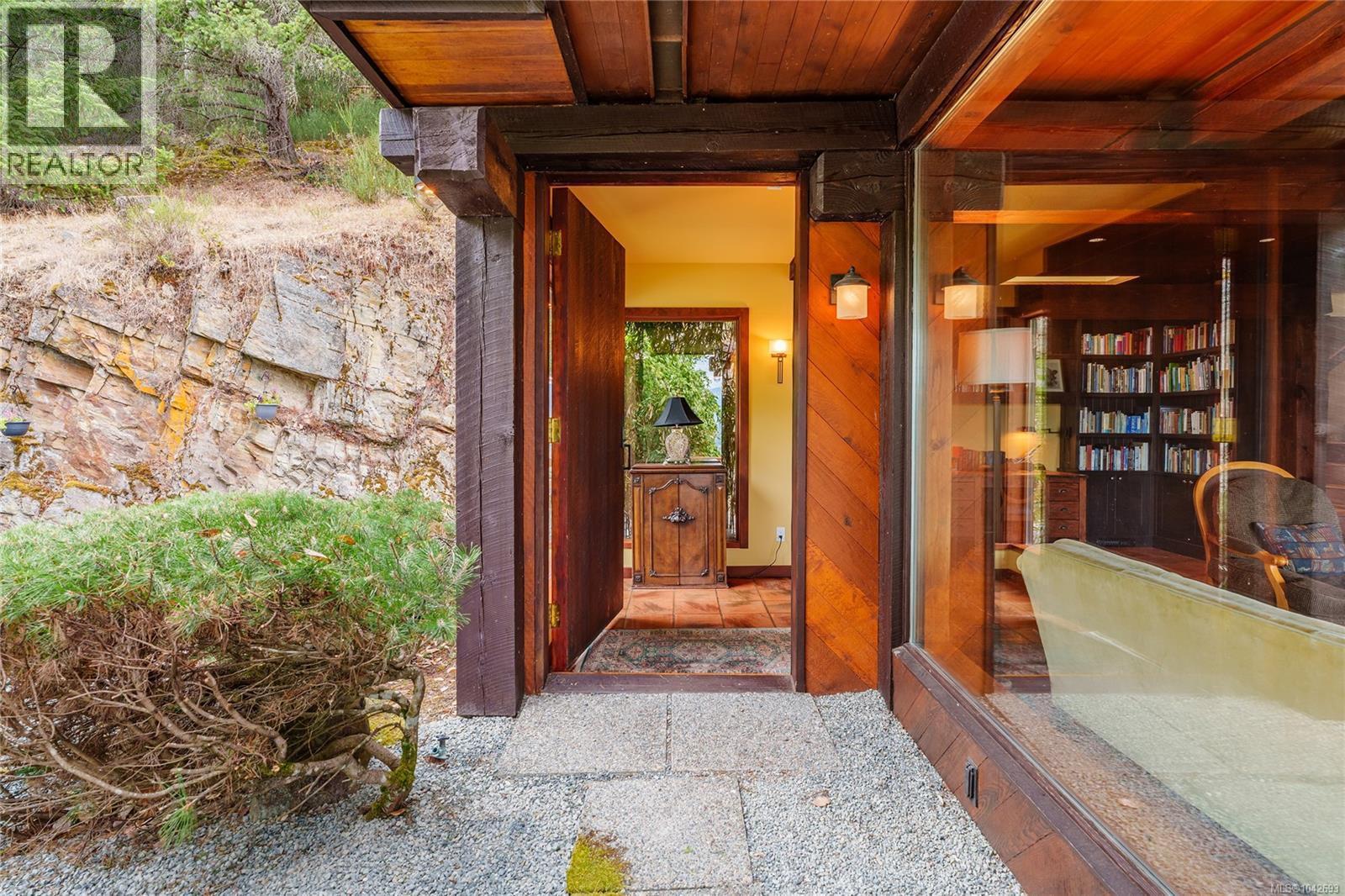 939 Khenipsen Rd - Image 6