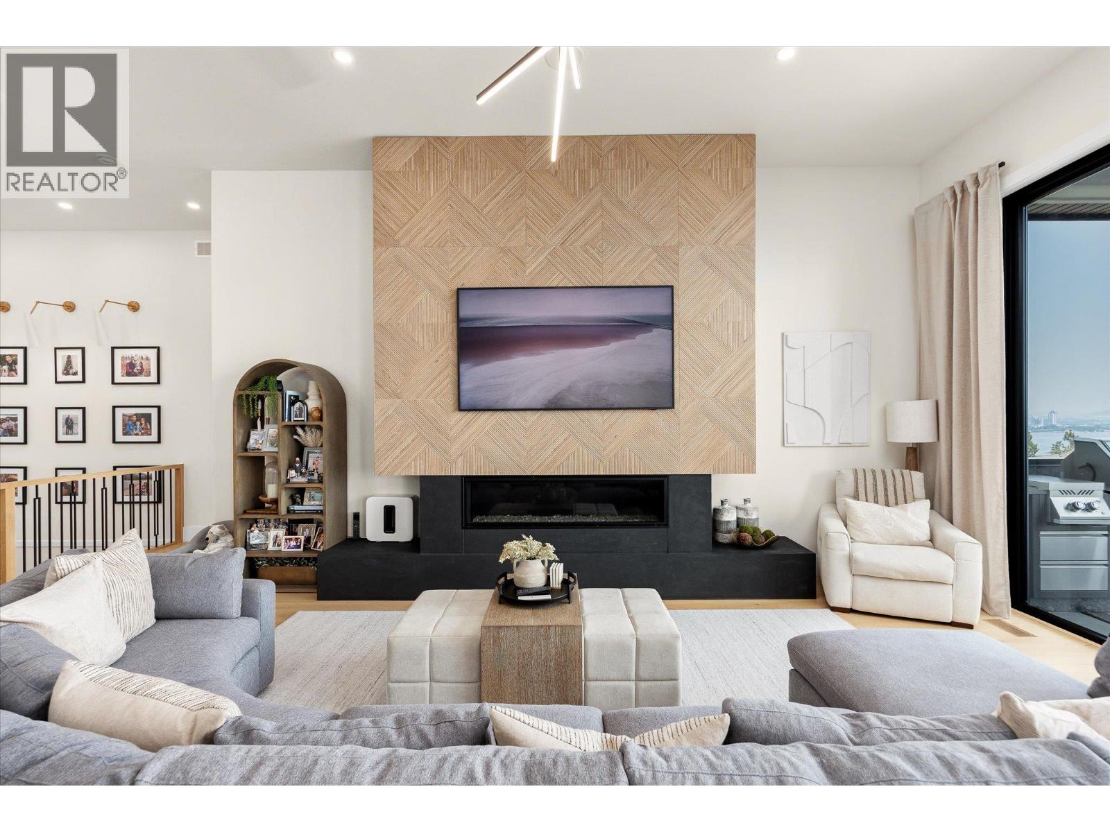 2585 Casa Palmero Drive - Image 7