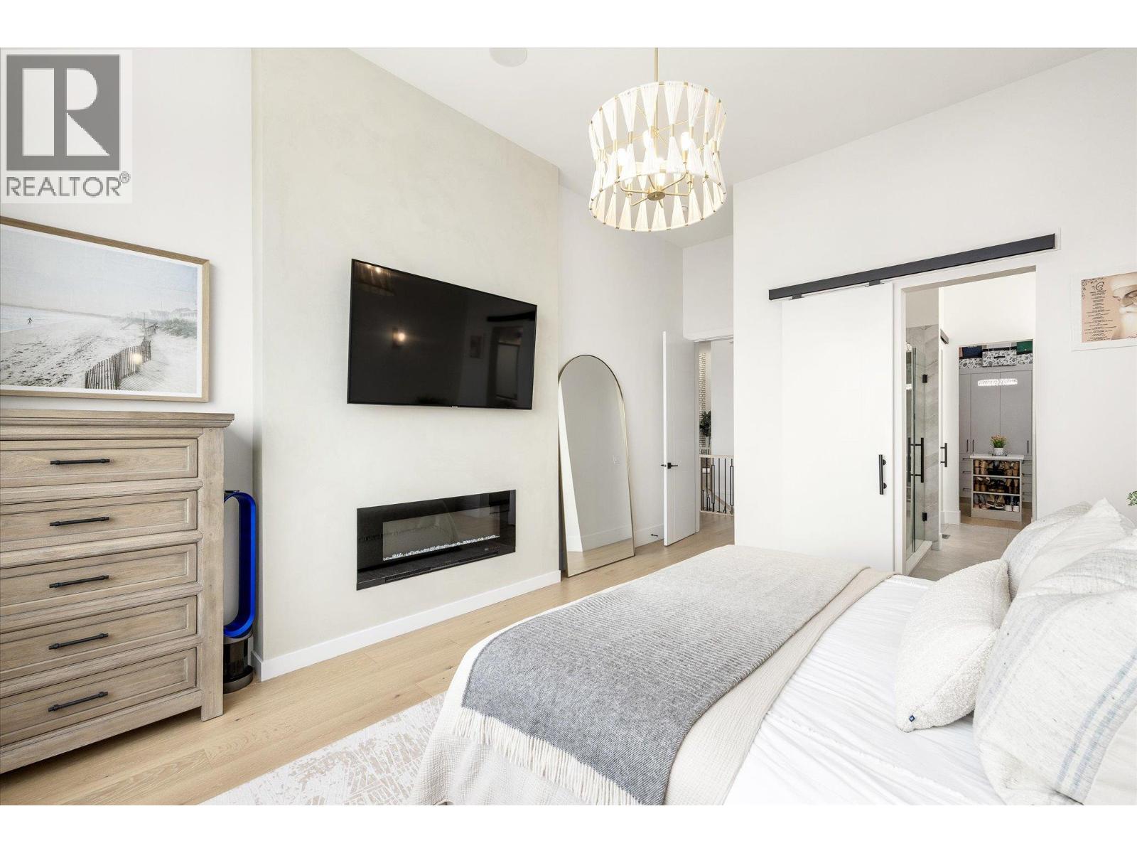 2585 Casa Palmero Drive - Image 24