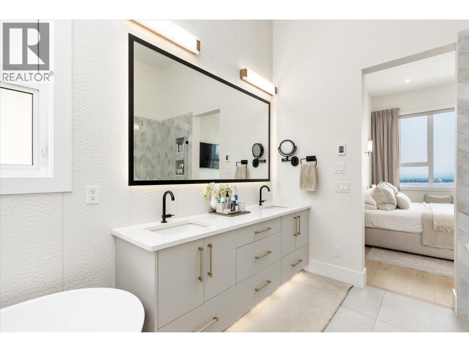 2585 Casa Palmero Drive - Image 25