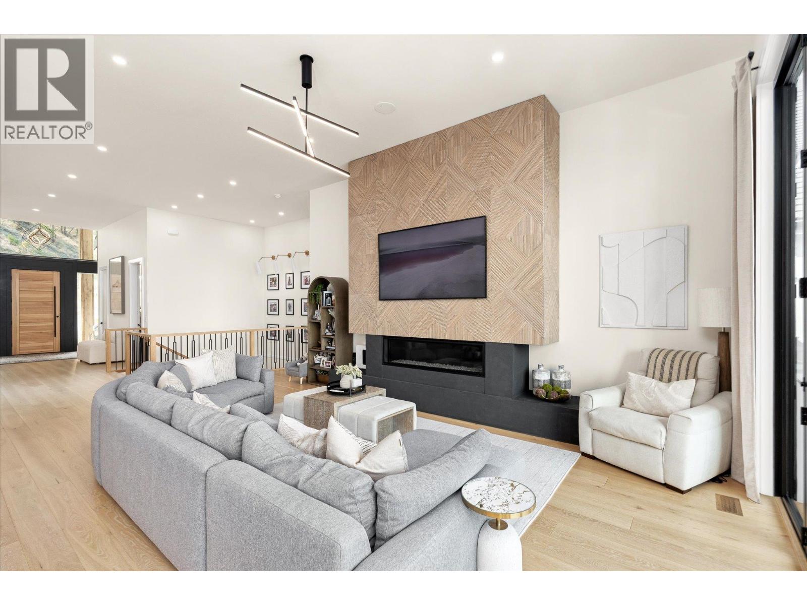 2585 Casa Palmero Drive - Image 12