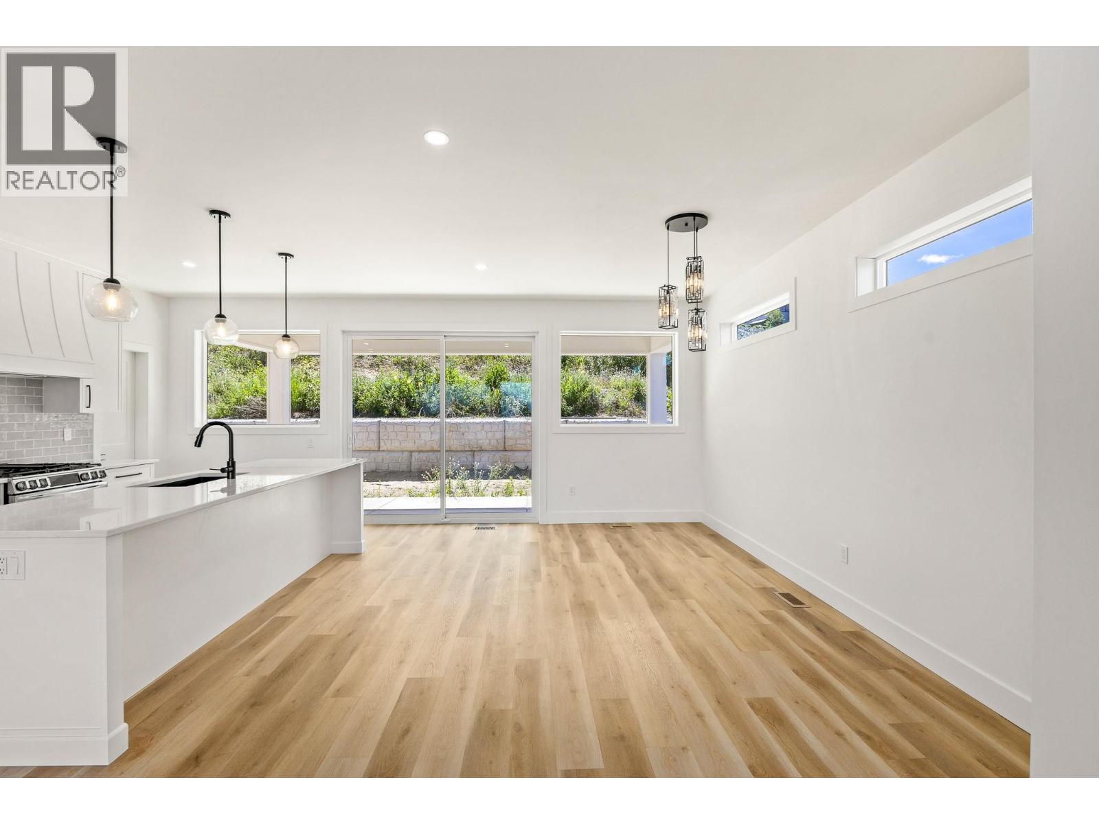 1160 16 Avenue SE - 13