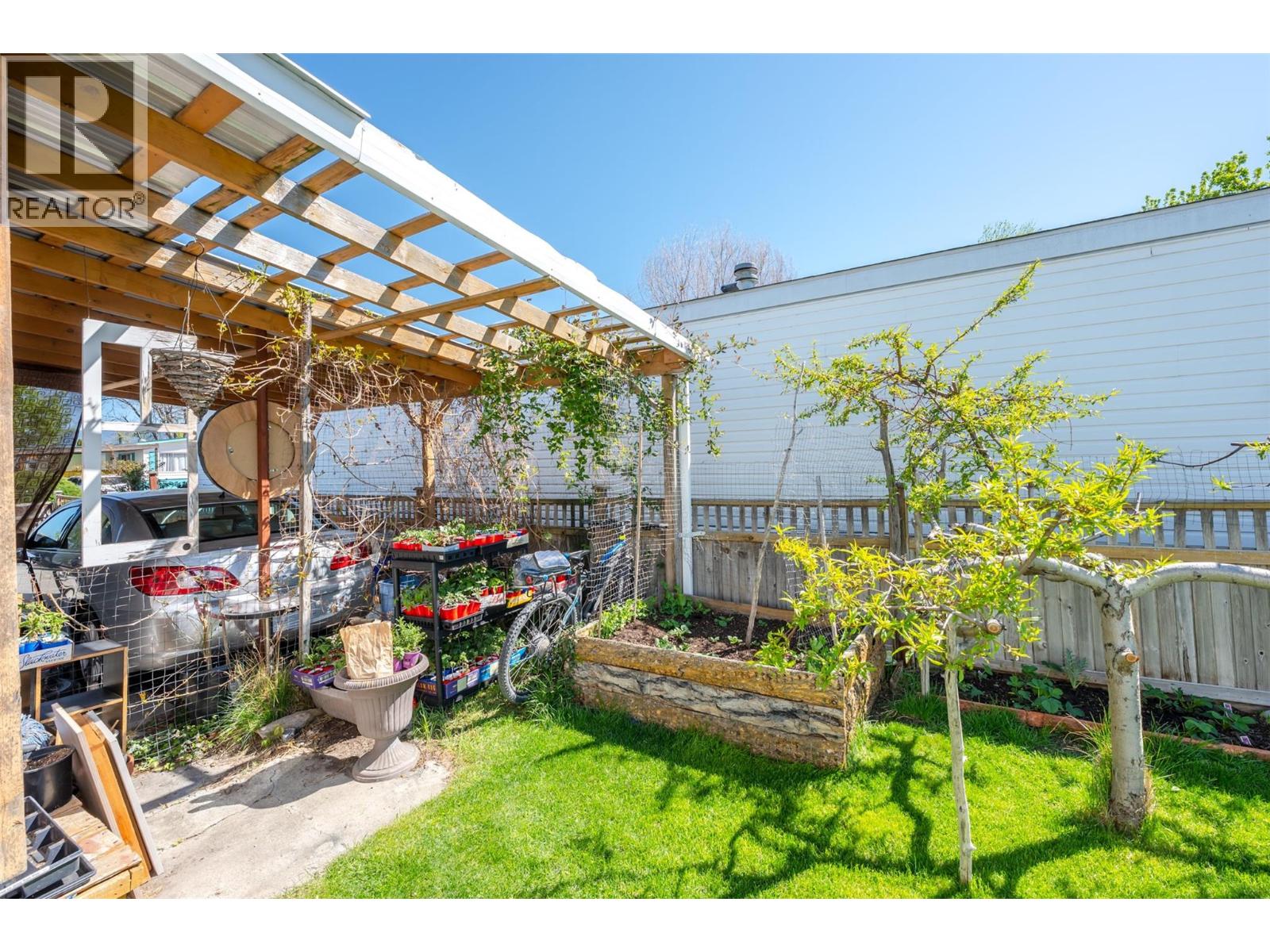 #27 3999 Skaha Lake Road - 34