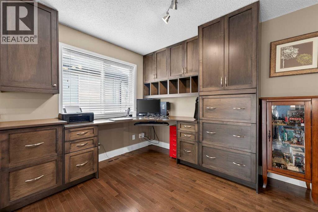 111 Valley Ponds Crescent NW - 24
