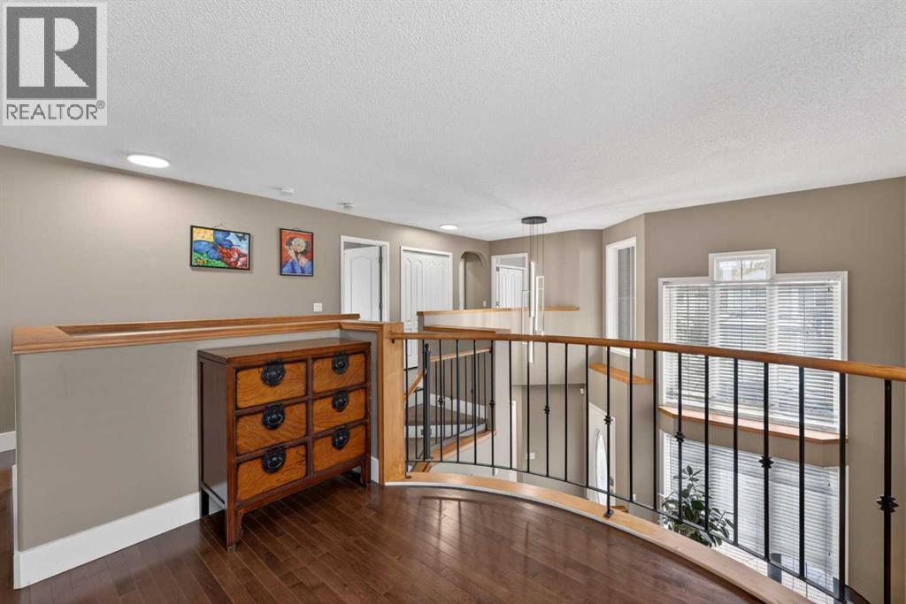 111 Valley Ponds Crescent NW - 25