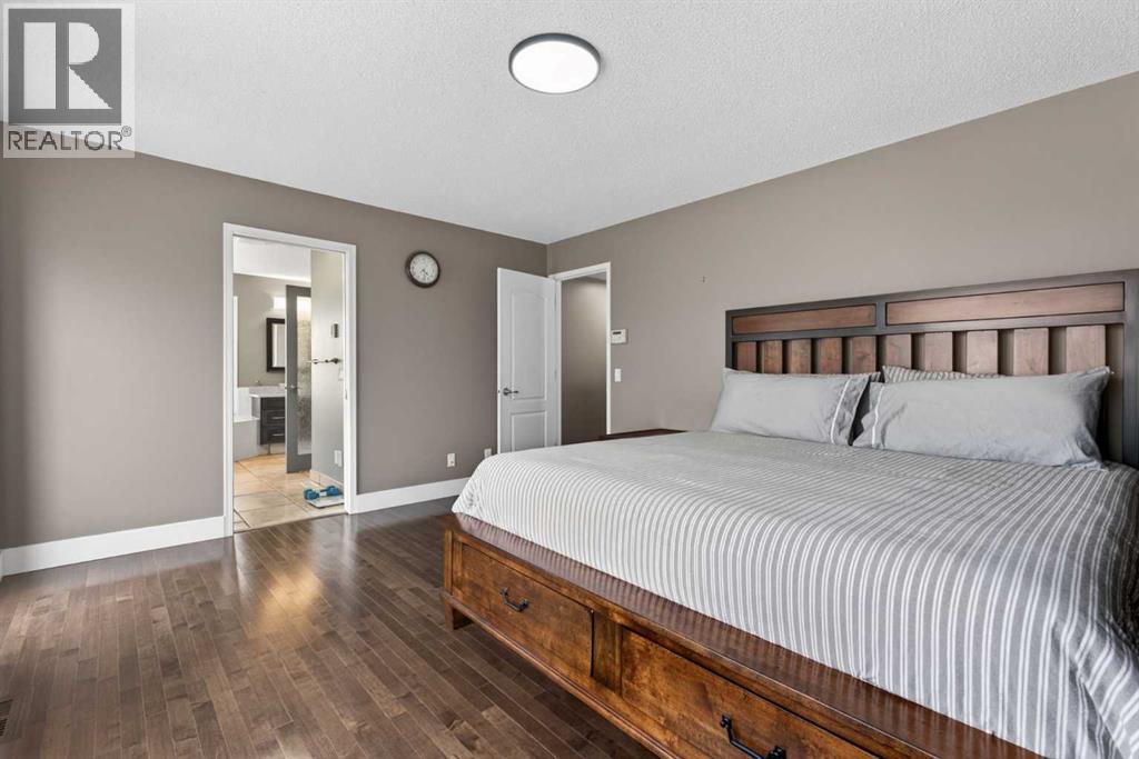 111 Valley Ponds Crescent NW - 28