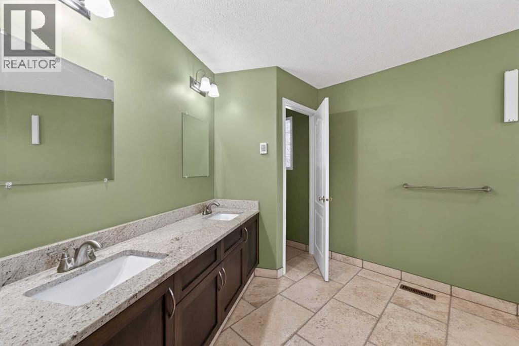 111 Valley Ponds Crescent NW - 36