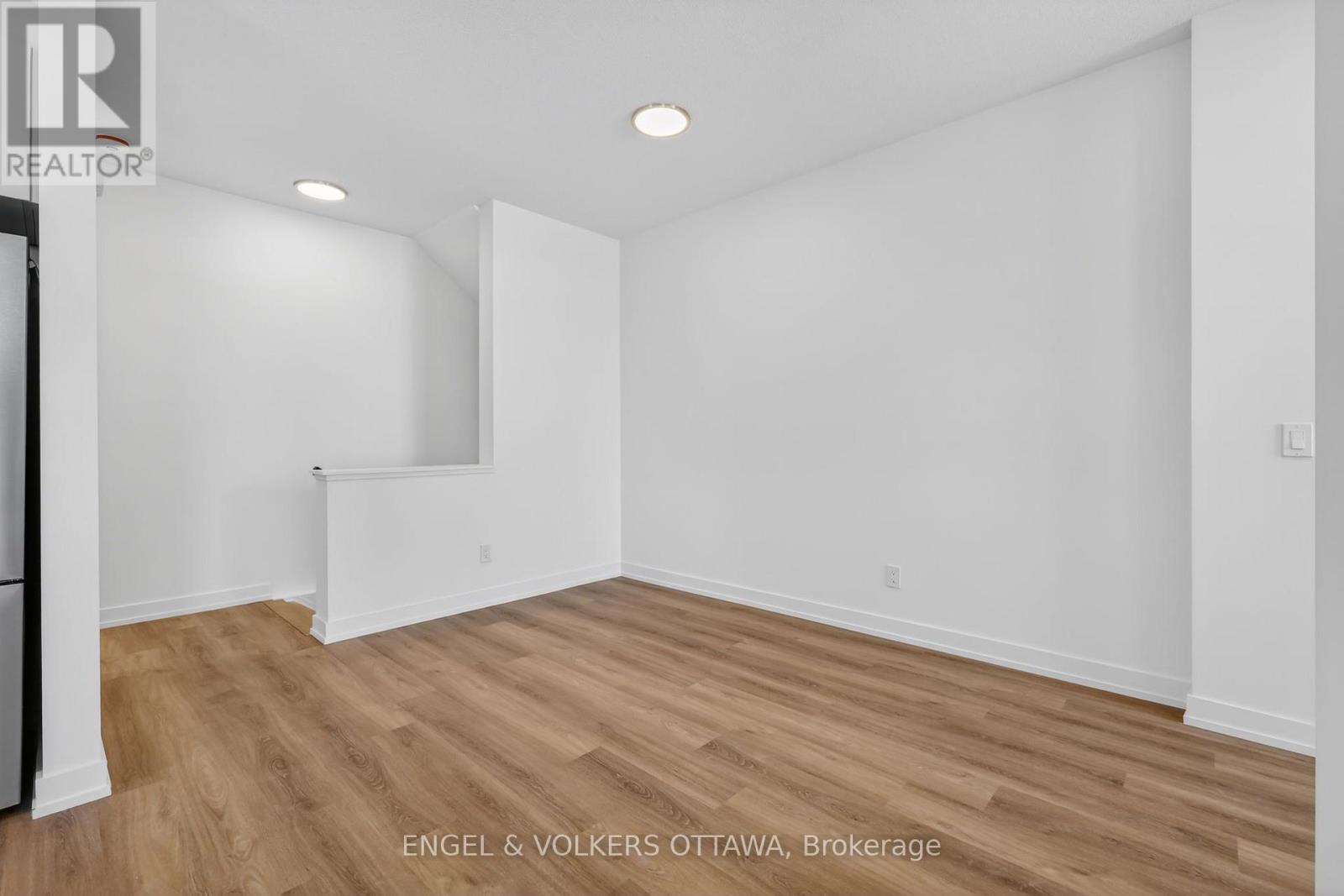 2 Bed, 3 Bath House for Rent in Ottawa – 138 STARDUST PRIVATE, Ottawa – MLS# X13651840 - Image 7