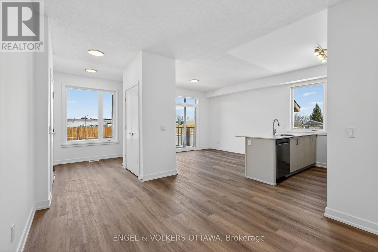2 Bed, 3 Bath House for Rent in Ottawa – 138 STARDUST PRIVATE, Ottawa – MLS# X13651840 - Image 9