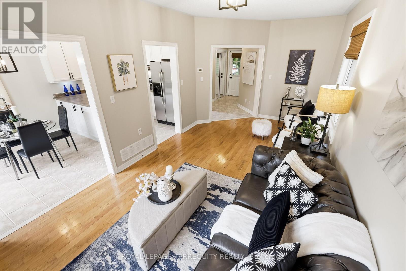 8 SINDEN DRIVE - 10