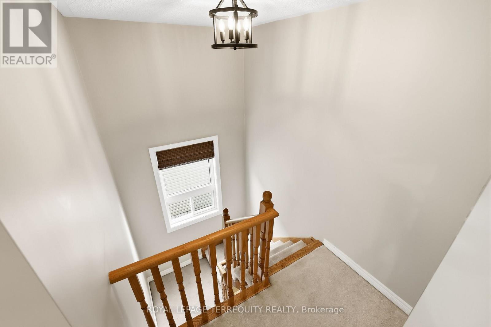 8 SINDEN DRIVE - 24