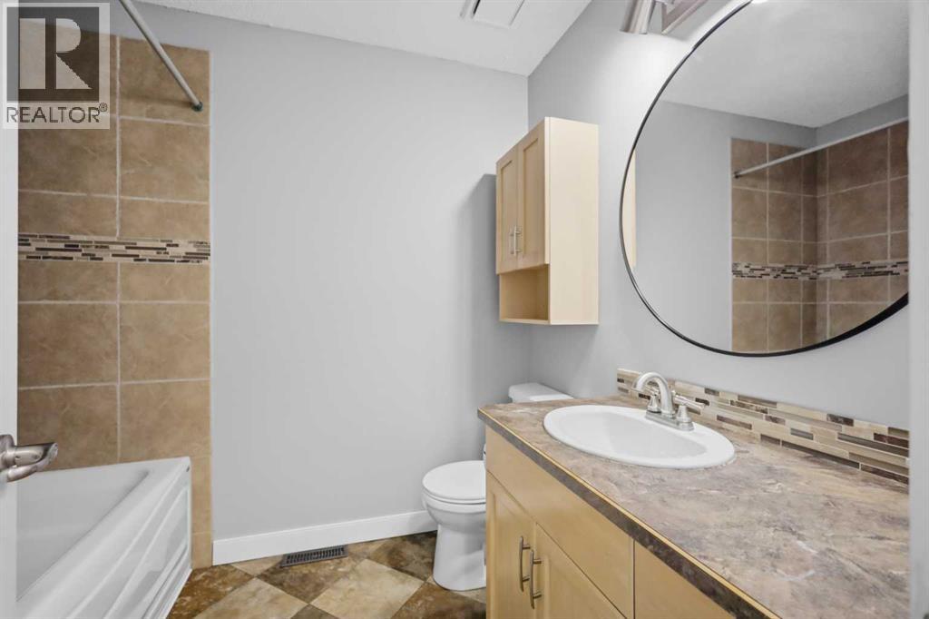 5910 57 Ave - 11