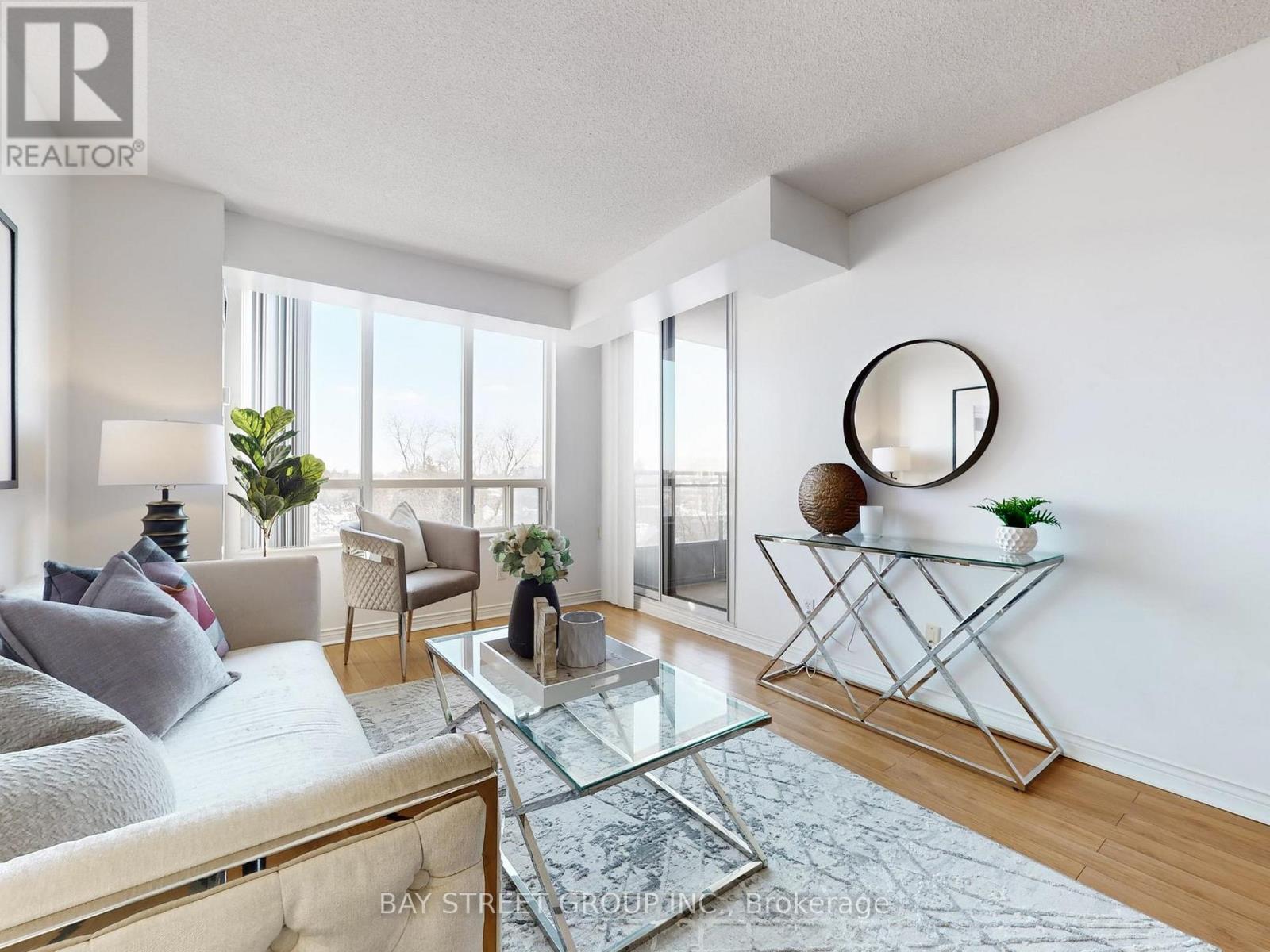 #906 260 DORIS AVENUE - 13