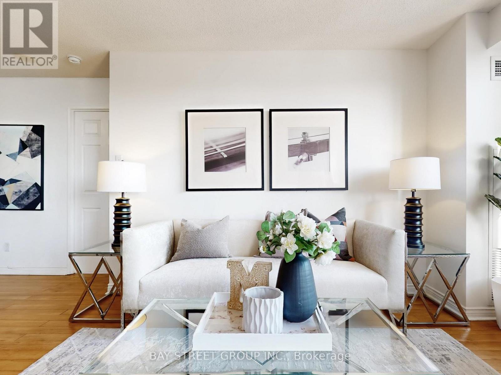 #906 260 DORIS AVENUE - 14