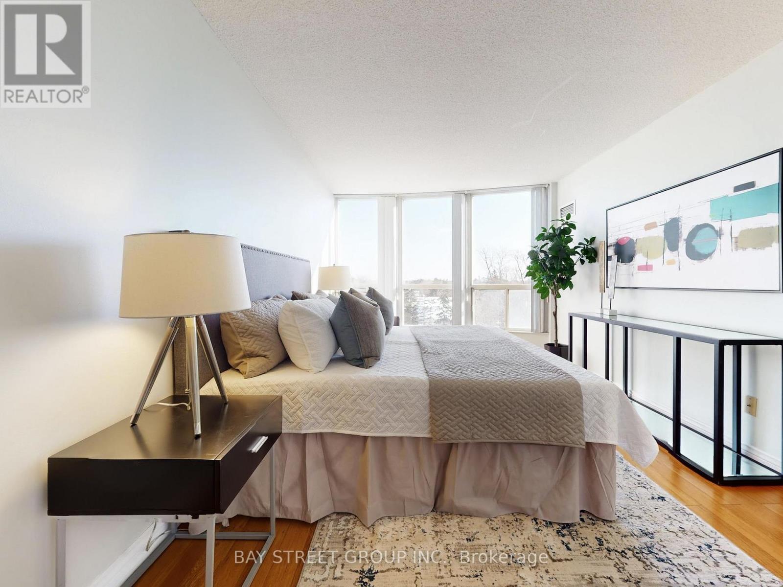 #906 260 DORIS AVENUE - 25