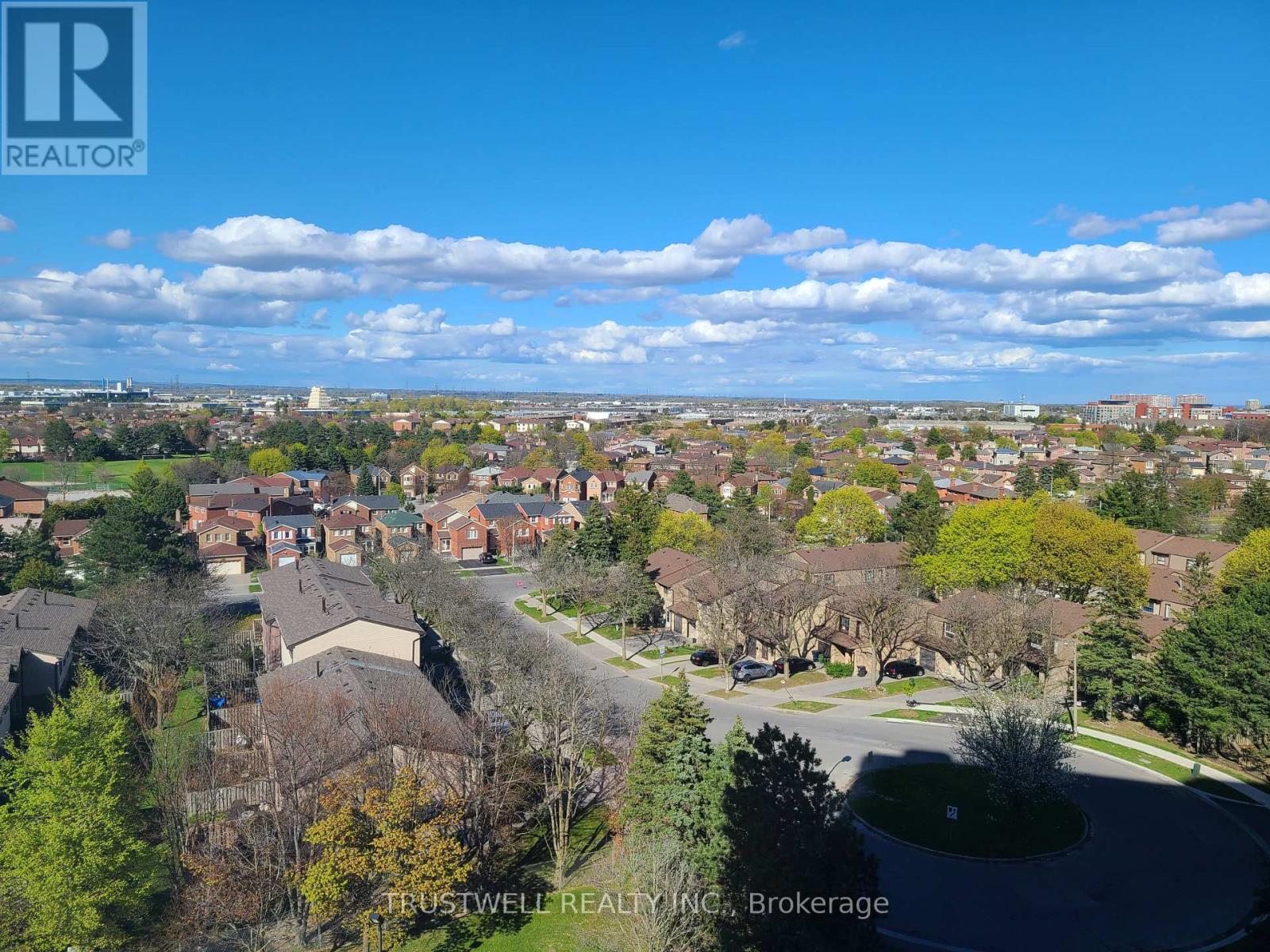 #1010 30 THUNDER GROVE - 27