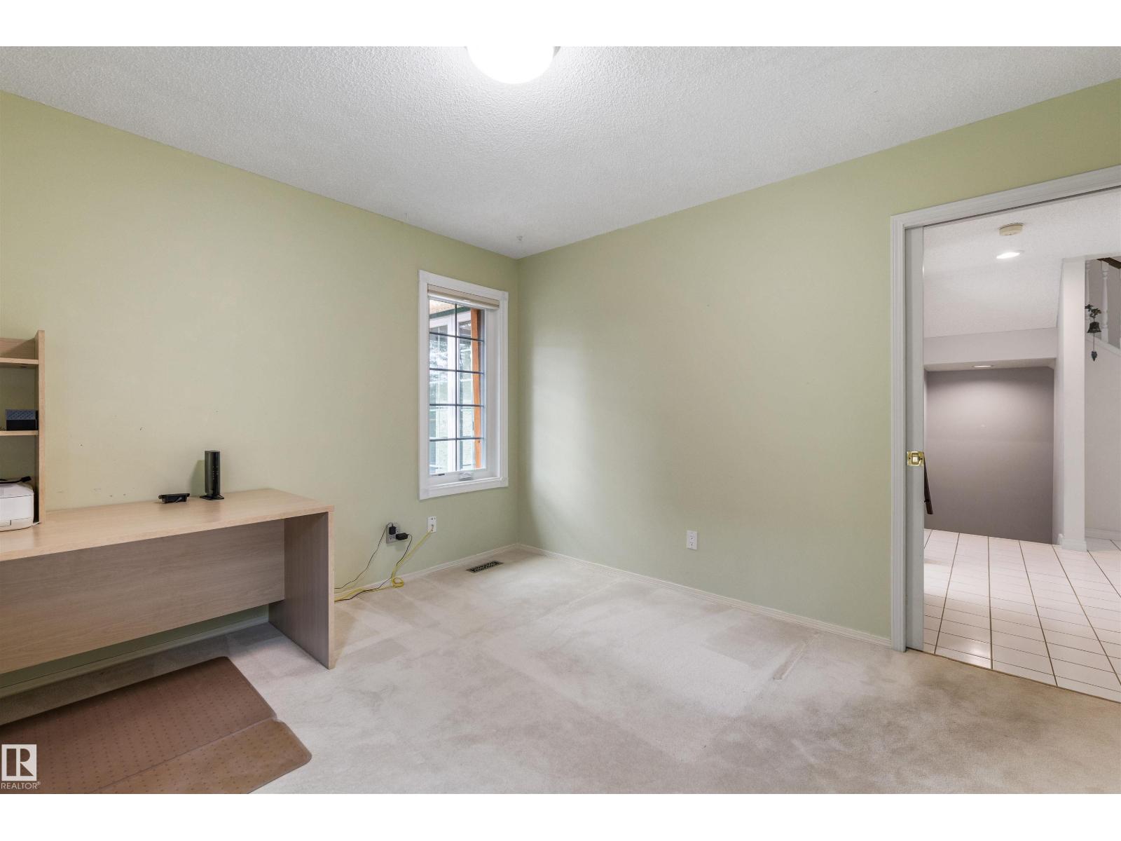 69 HARWOOD DR - 25