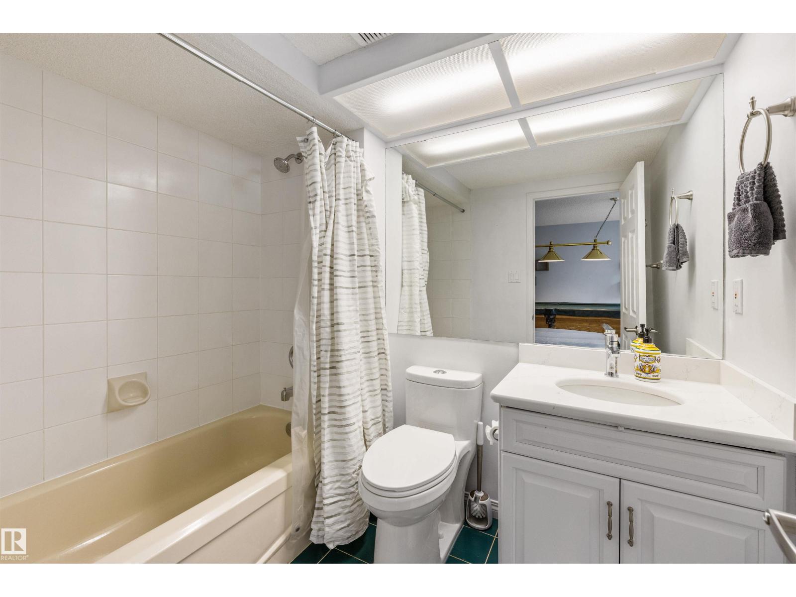 69 HARWOOD DR - 41