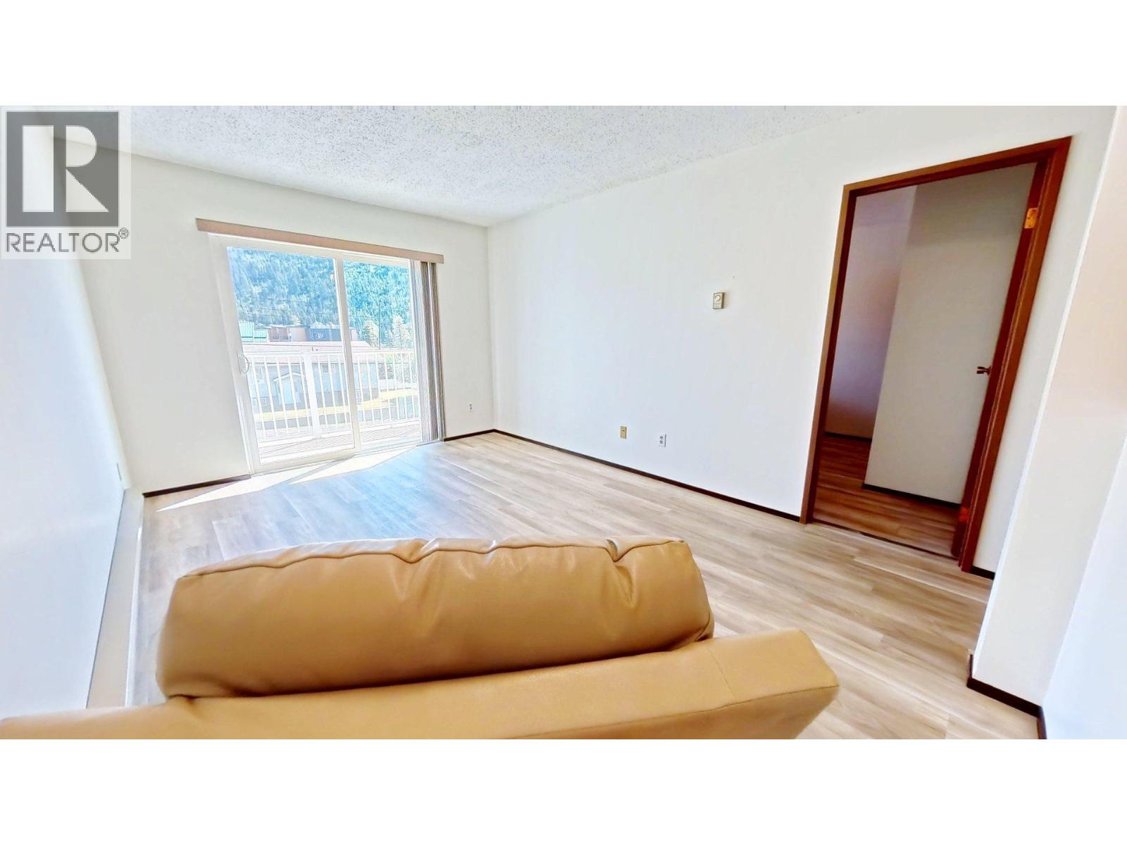 #314 501 Elk Street - Image 5