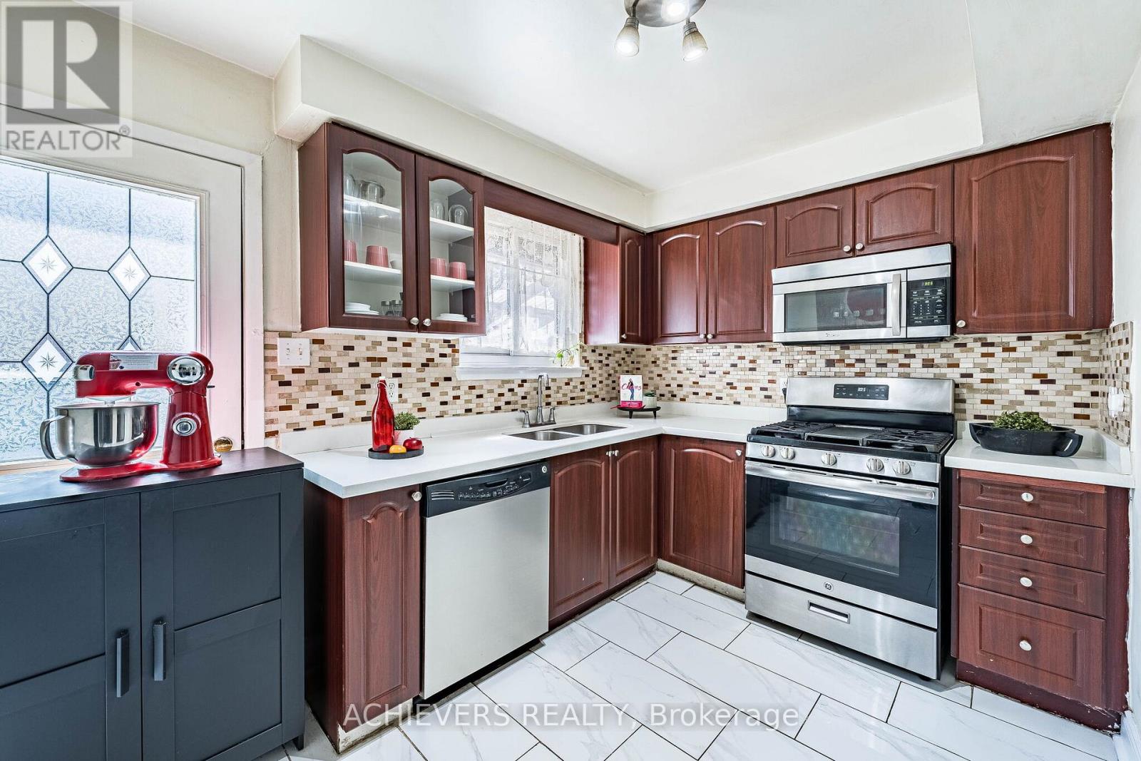 58 ARCHDEKIN DRIVE - 12