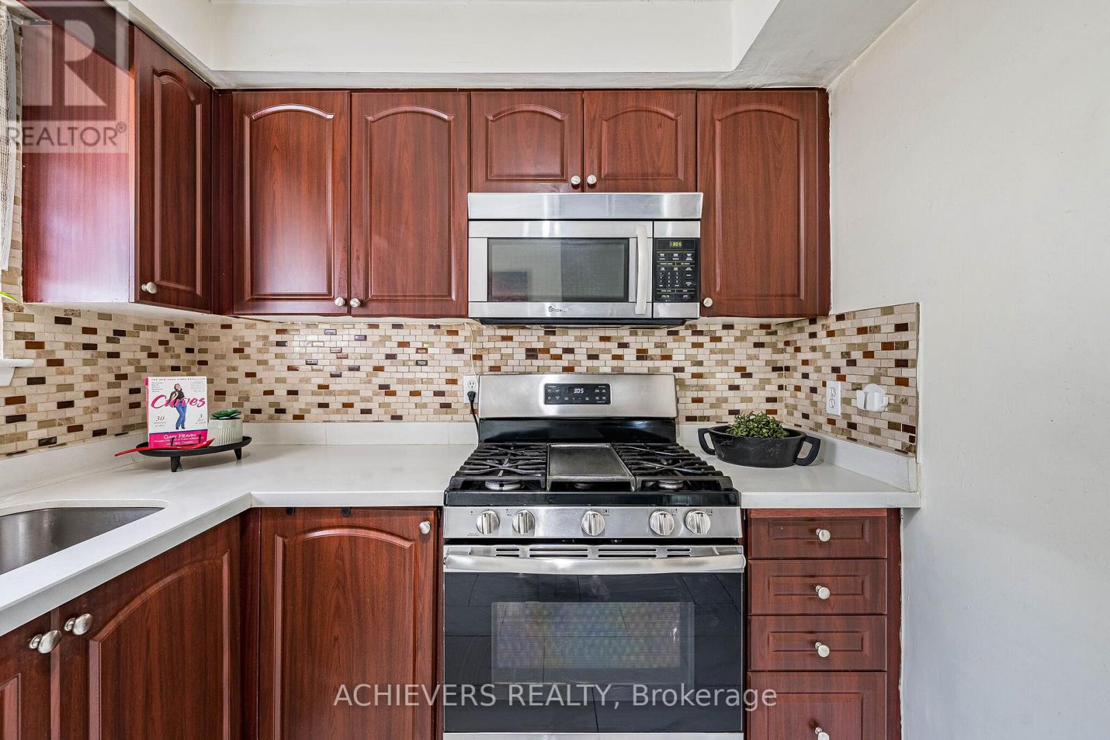 58 ARCHDEKIN DRIVE - 13
