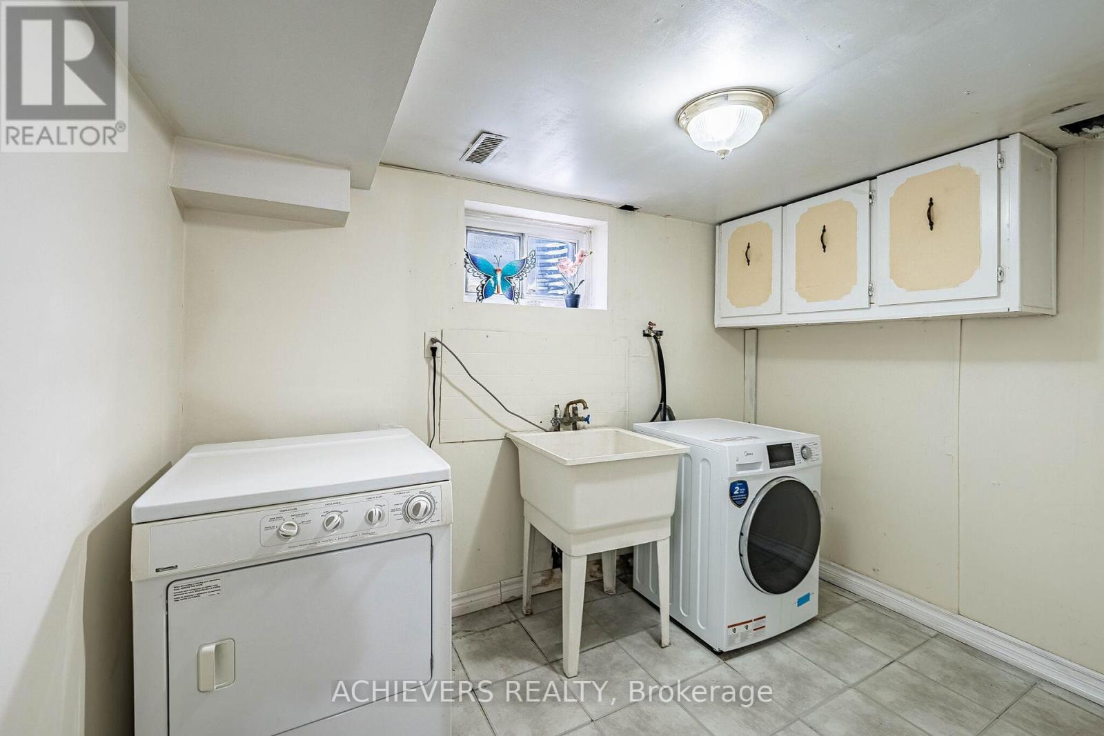 58 ARCHDEKIN DRIVE - 32