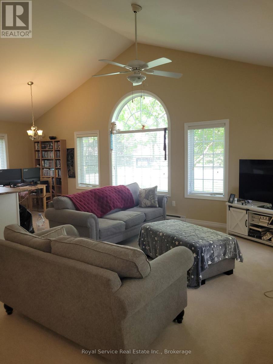 #102 325 DENSMORE ROAD - 4