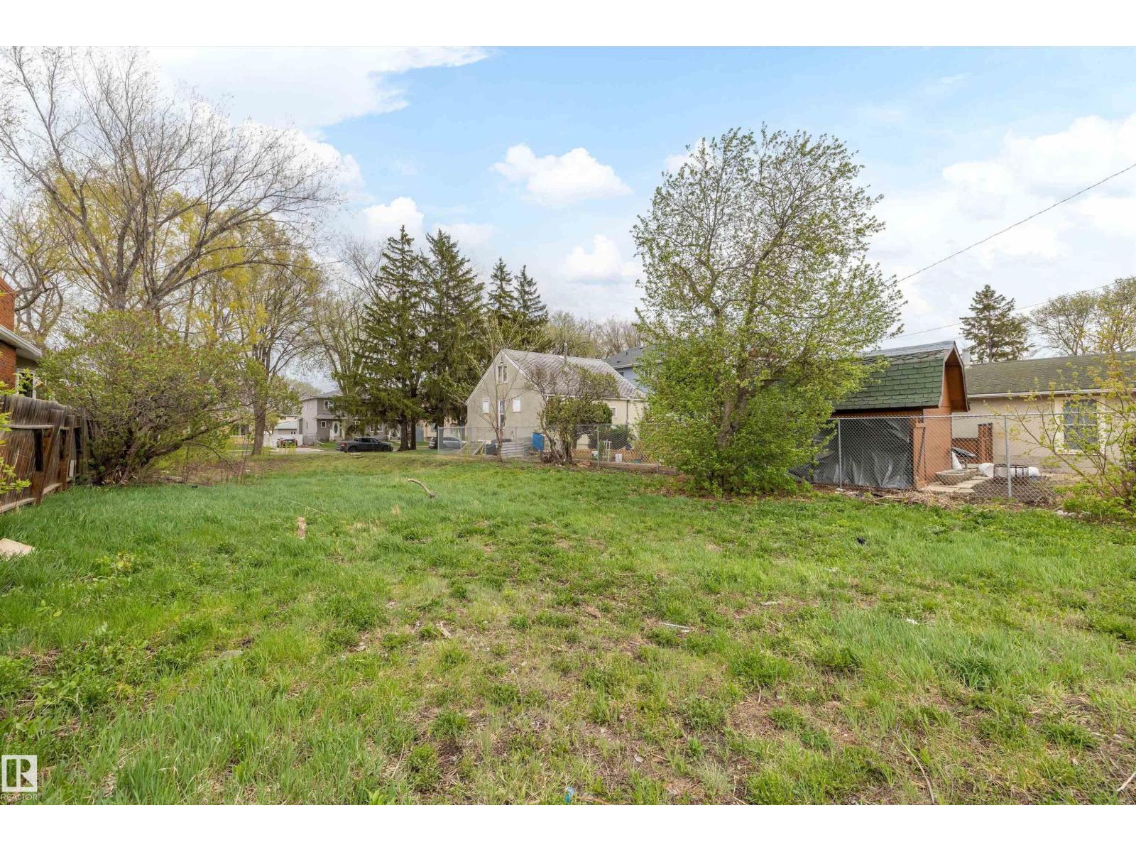 12128 80 Street NW - Photo 6