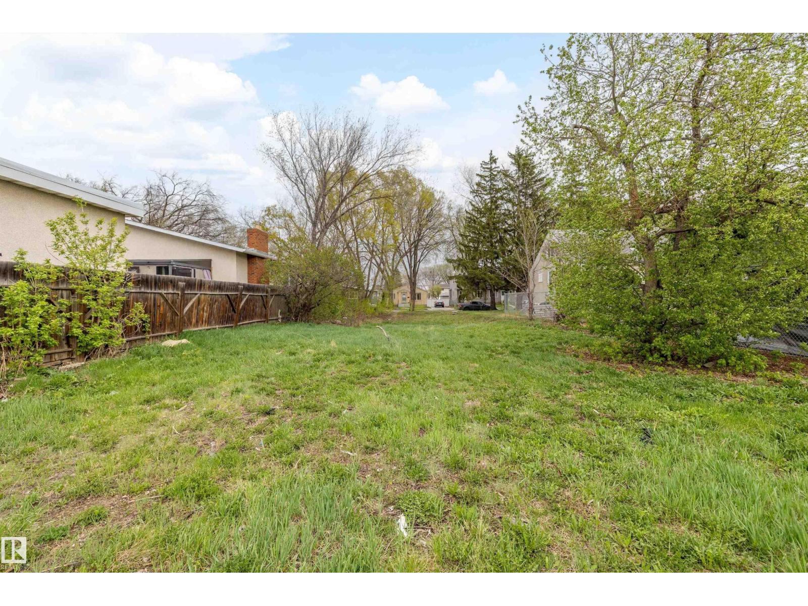12128 80 Street NW - Photo 7