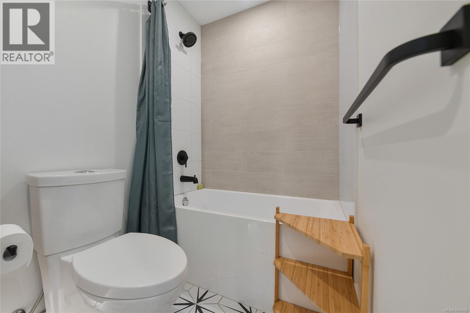 201 1301 Hillside Avenue, Victoria