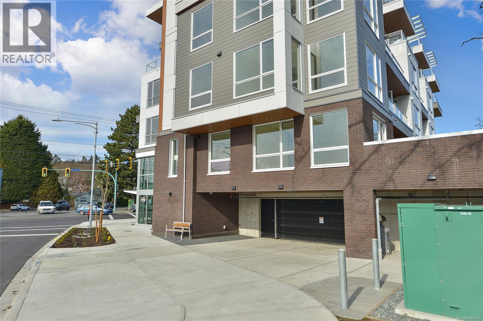201 1301 Hillside Avenue, Victoria