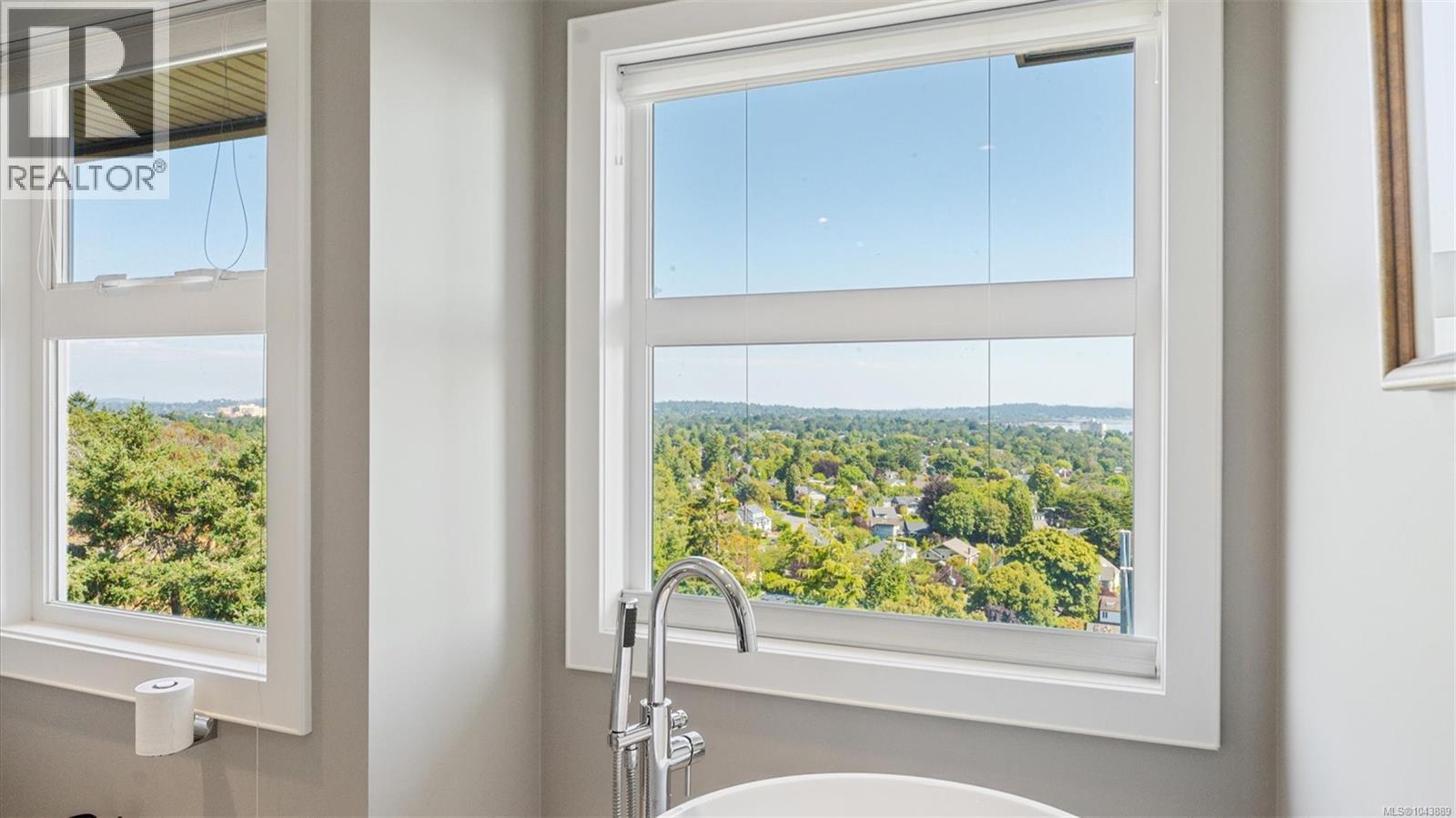  141 Denison Road, Oak Bay