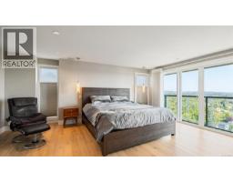 141 Denison Rd, Oak Bay, BC V8S4K2 Photo 24