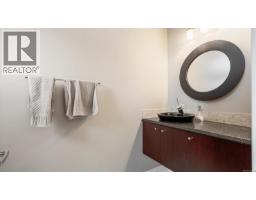 141 Denison Rd, Oak Bay, BC V8S4K2 Photo 60