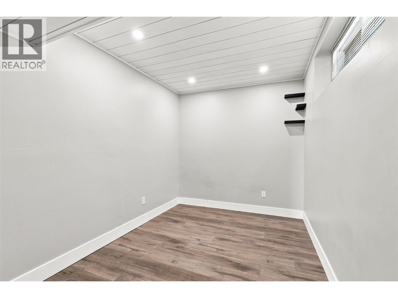 311 GLENEAGLES Drive - 12