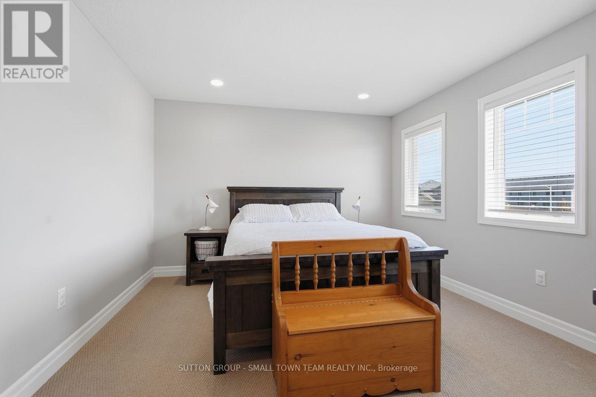 122 GILMOUR DRIVE - 26