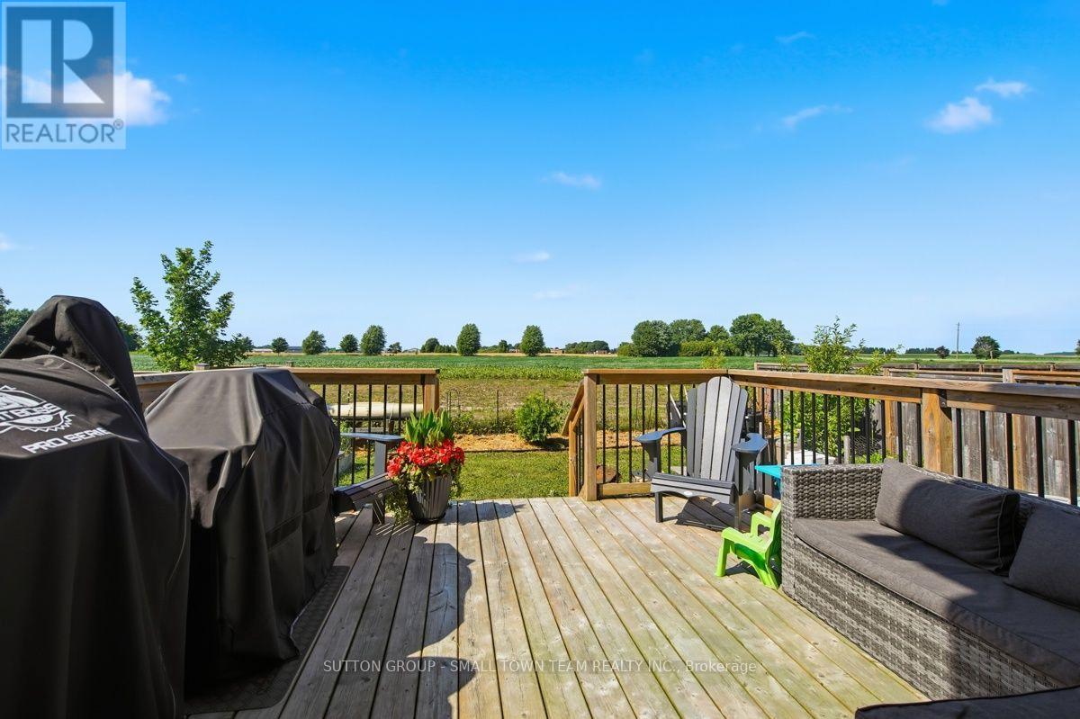 122 GILMOUR DRIVE - 36