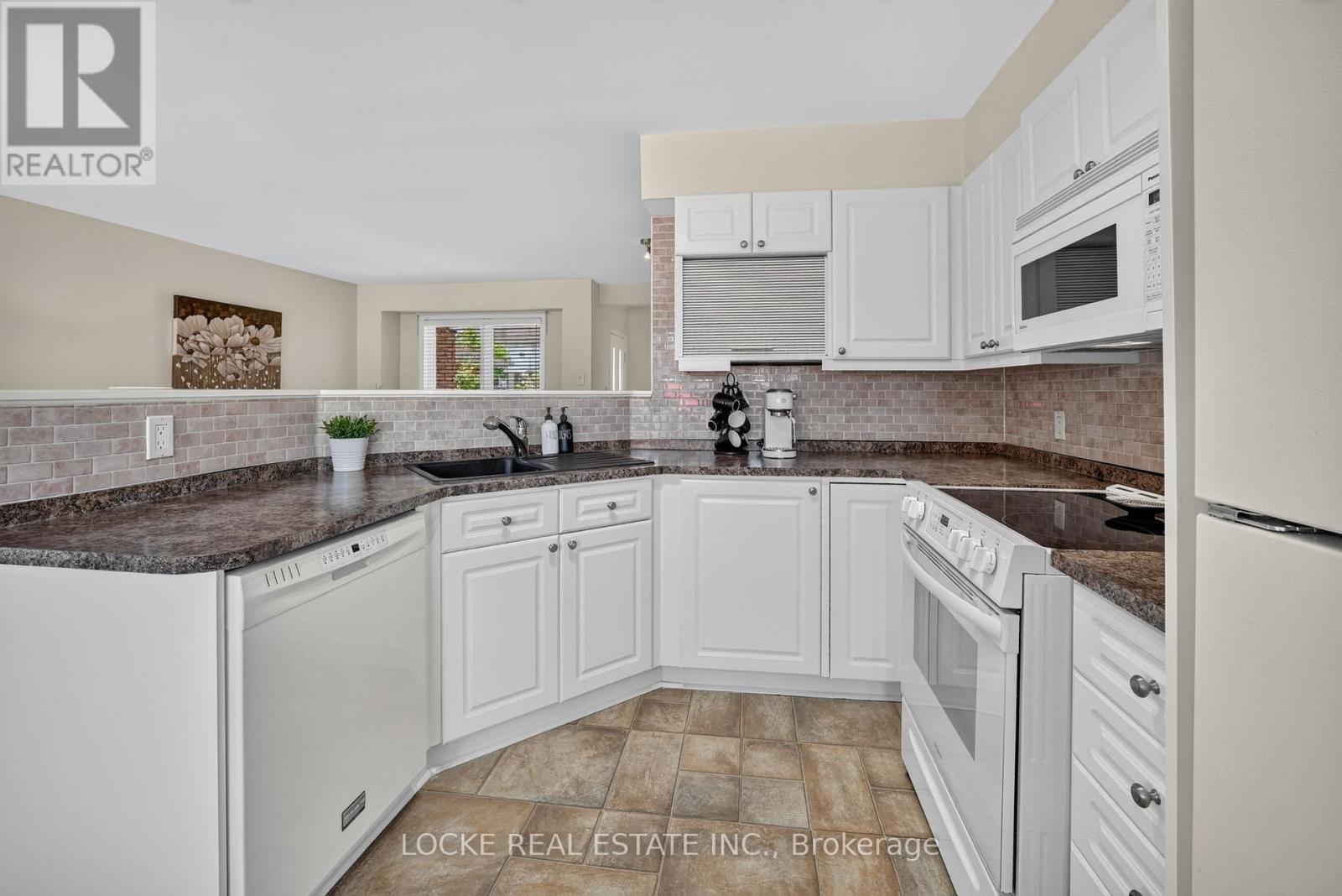 3 Bed, 3 Bath House for Sale in Ottawa – 431 LAWLER CRESCENT, Ottawa – MLS# X13652018 - Image 13