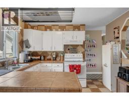 4pc Bathroom - 112 Penmeadows Close Se, Calgary, AB T2A3S2 Photo 11