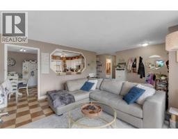 4pc Bathroom - 112 Penmeadows Close Se, Calgary, AB T2A3S2 Photo 6