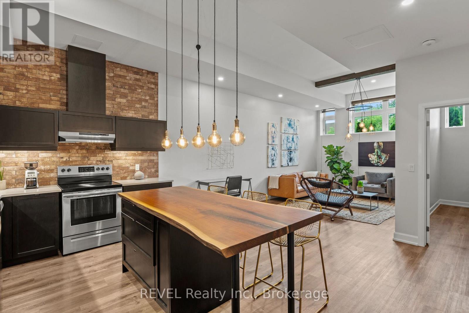 #3 405 MERRITT STREET - 13