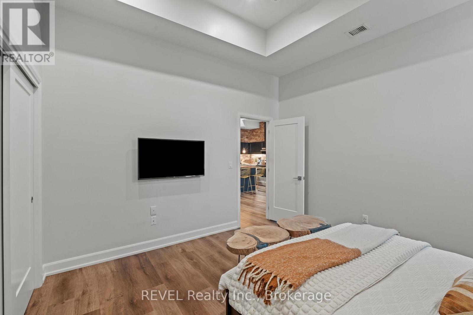 #3 405 MERRITT STREET - 26