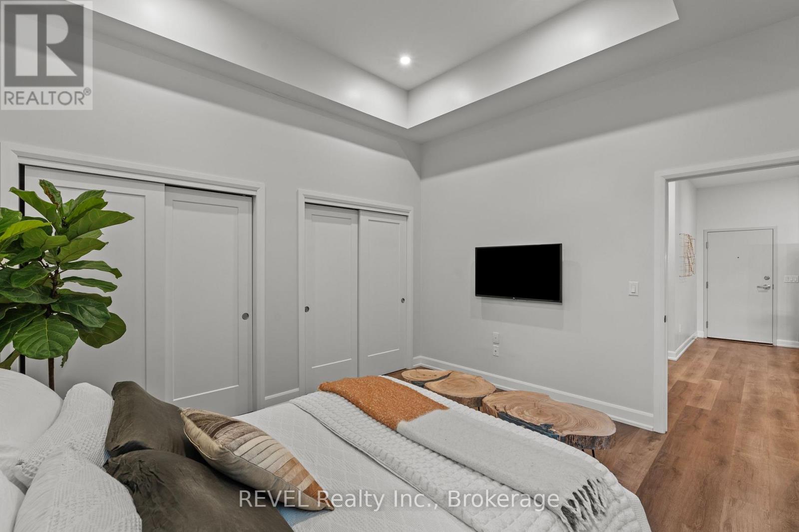 #3 405 MERRITT STREET - 27