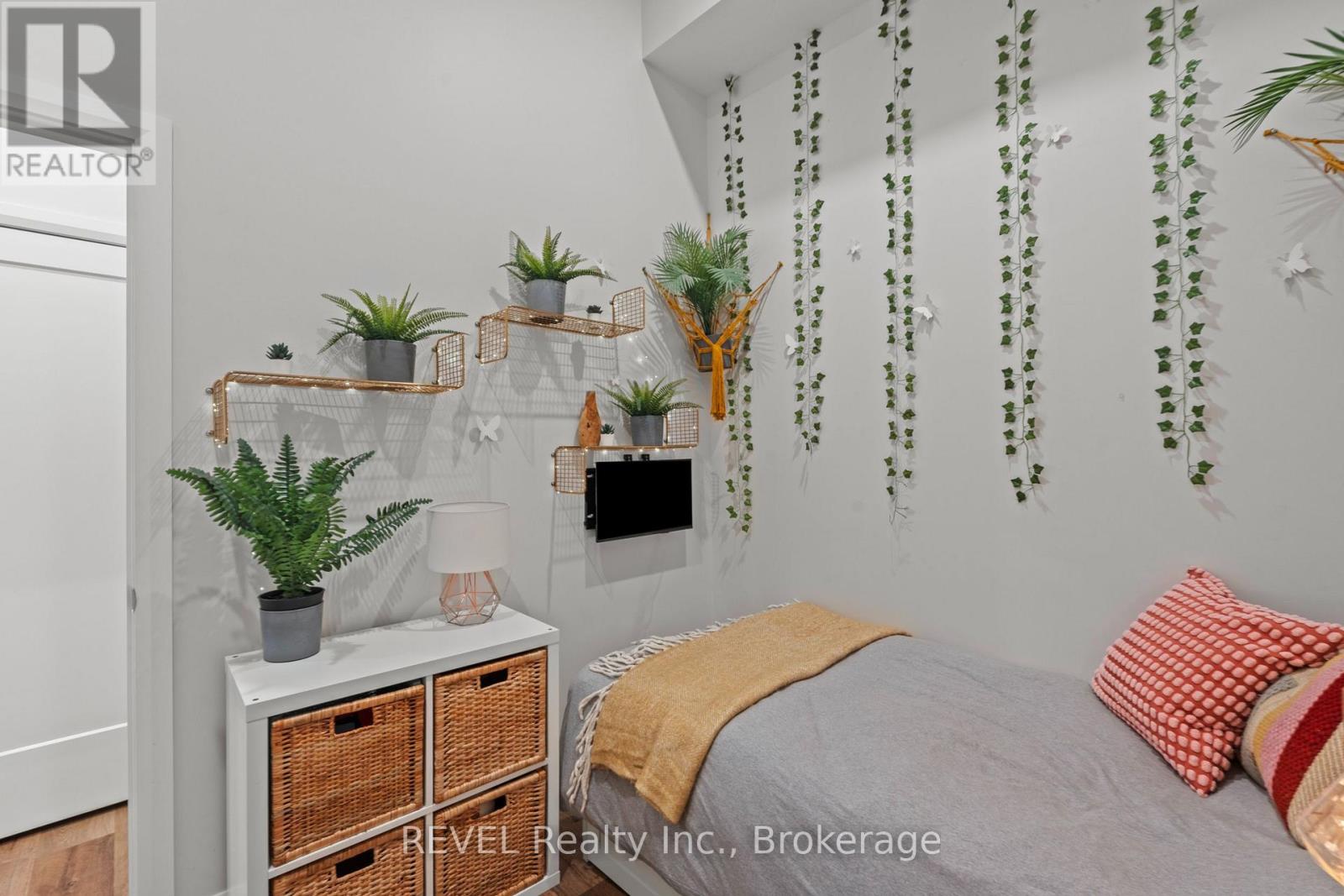 #3 405 MERRITT STREET - Image 30