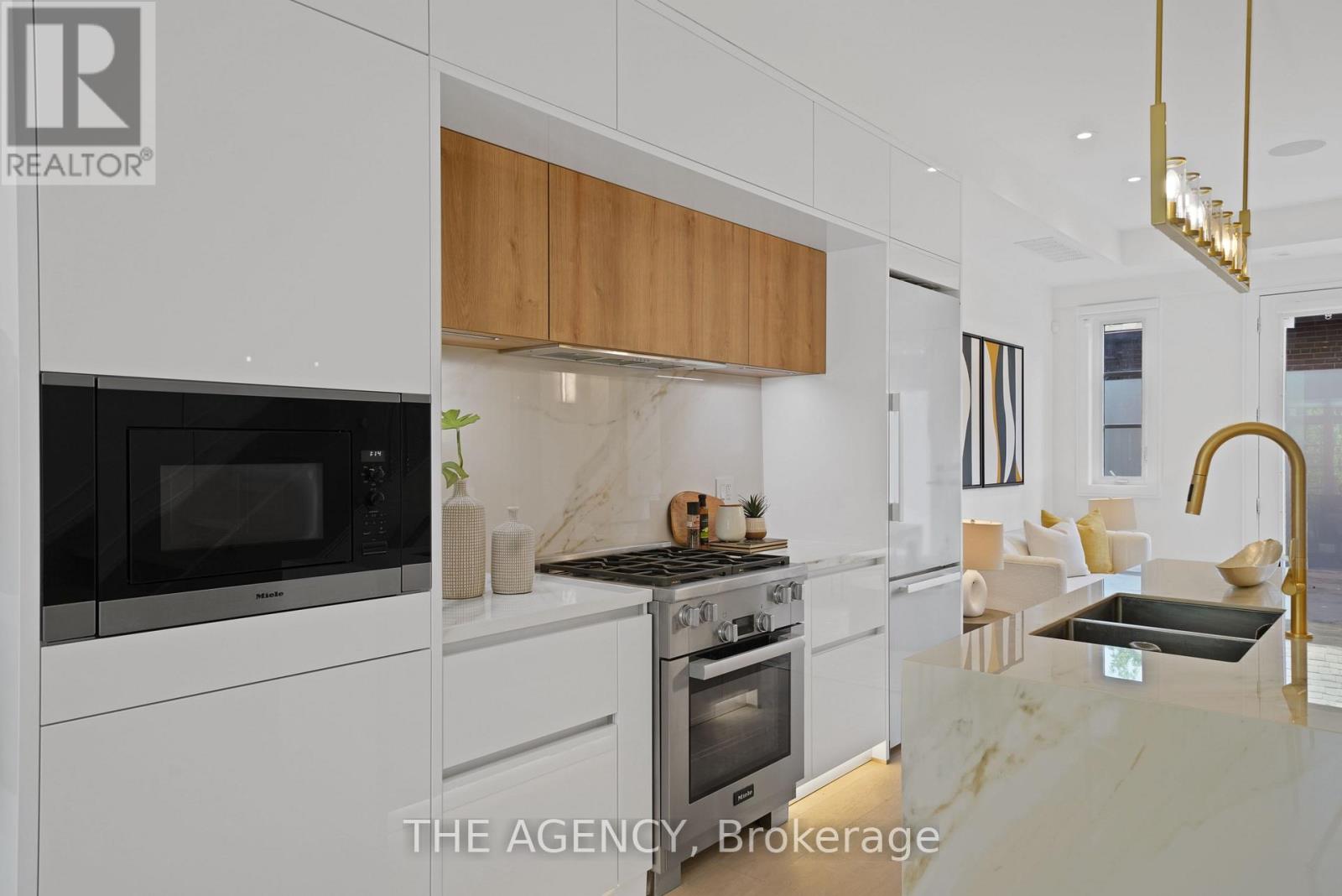 30 HILLHURST BOULEVARD - 7