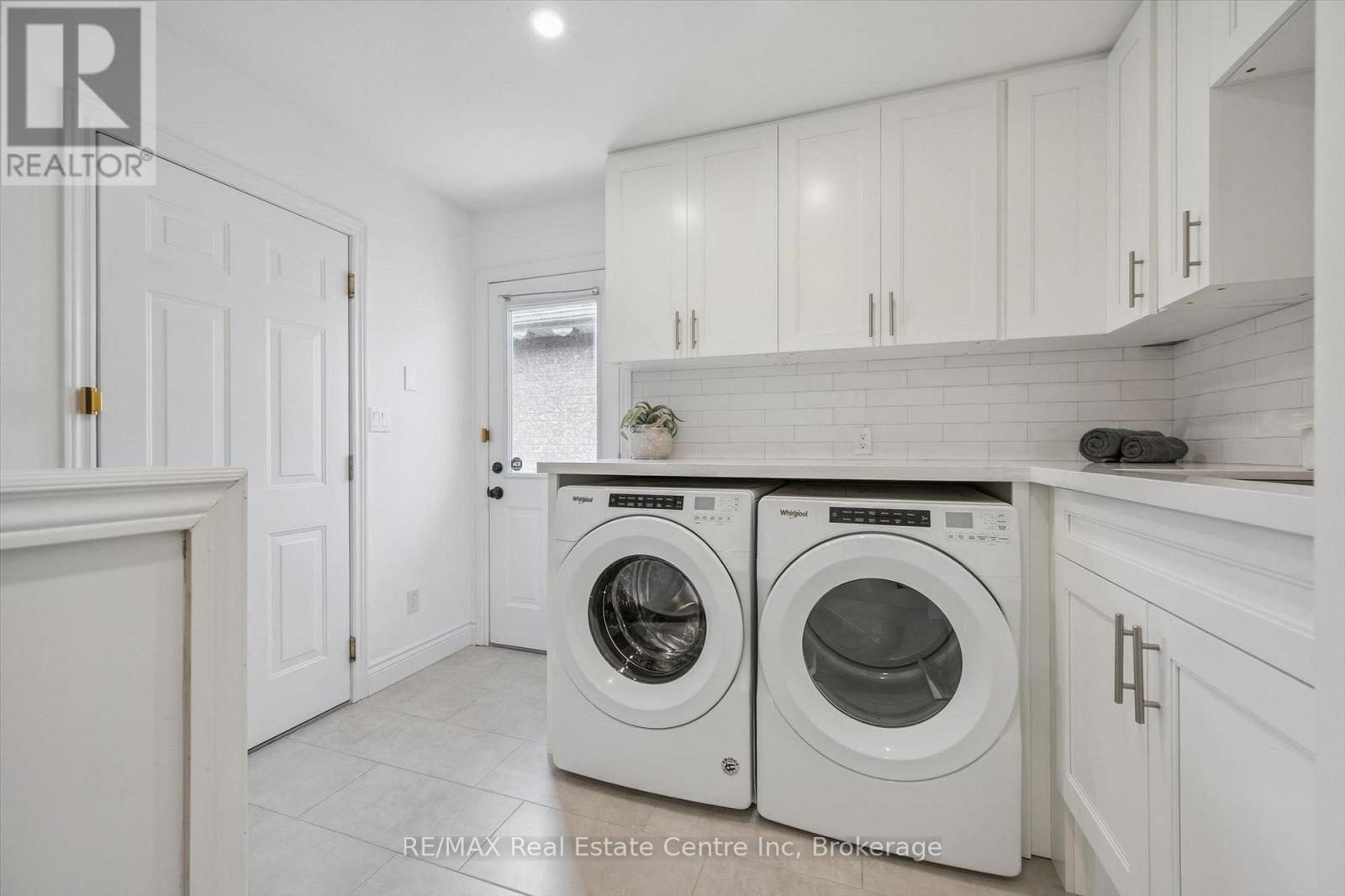 18 KEYS CRESCENT - 20