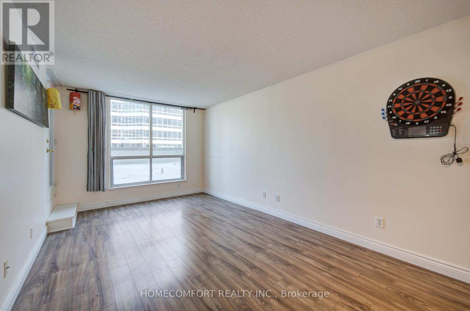 #312 18 PARKVIEW AVENUE - 12